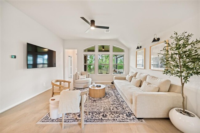 Building Photo - 531 Carina Gaze Dr
