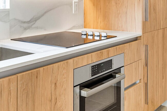 Building Photo - 11 NE 6th St