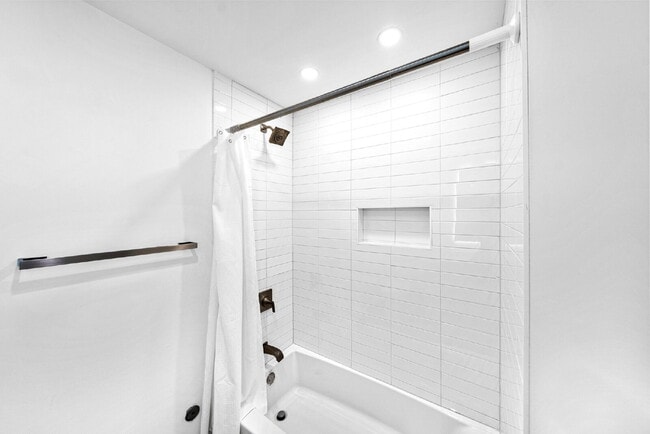 Building Photo - Gorgeous New Remodel with a Bright and Open Floorplan