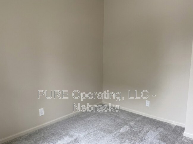 Building Photo - 15229 Y St