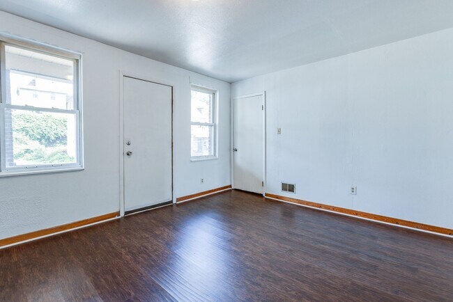 Building Photo - 438 Kathleen St