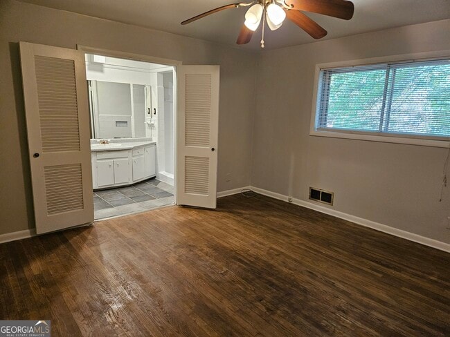 Building Photo - 3543 Cloudland Dr