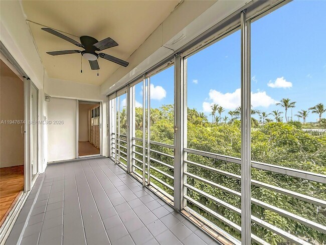 Building Photo - 1000 NE 14th Ave