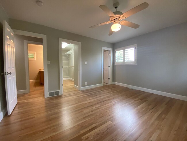 Building Photo - Updated 4 Bed 3.5 Bath Craftsman Style Hom...