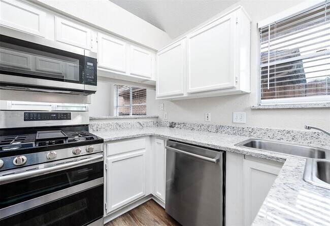 Building Photo - 103 Avocado St