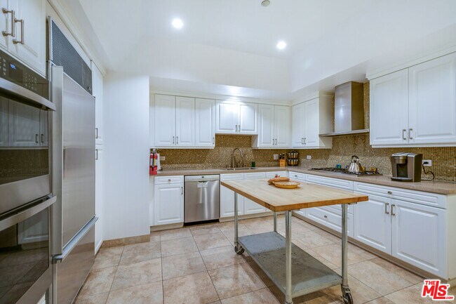 Building Photo - 701 Ocean Ave