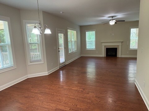 Building Photo - Recently updated 4 Bedroom 2.5 Bath