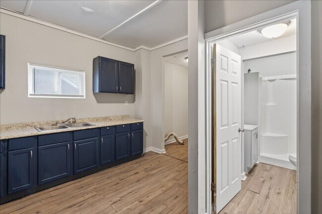 Building Photo - 1819-1819 Union St