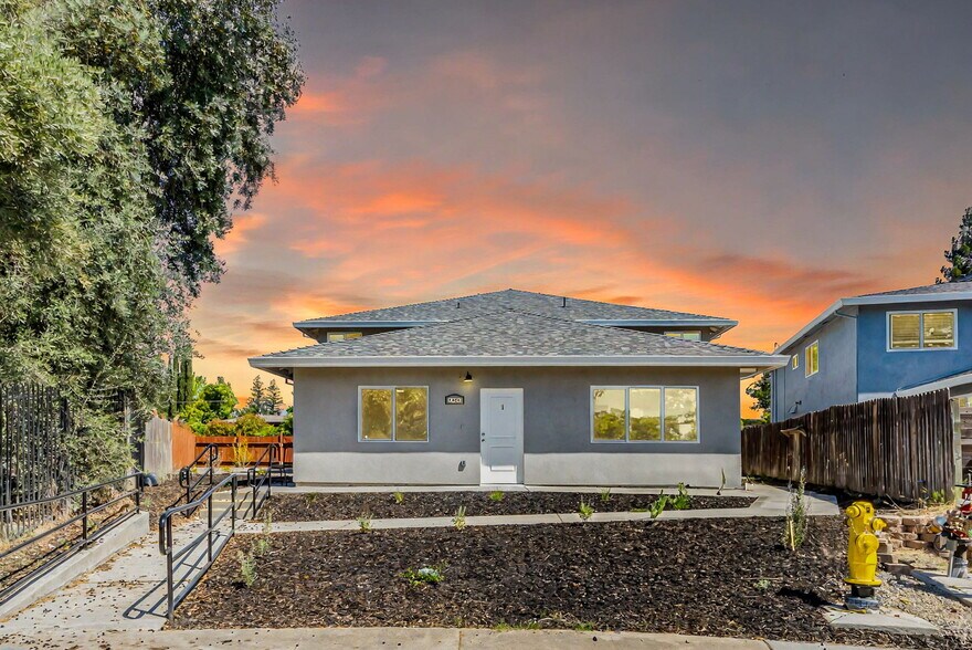 Primary Photo - 2409 Cava Ct