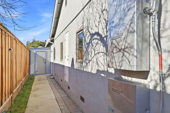 Building Photo - Turnkey Open-Concept Home with Central A/C & Solar