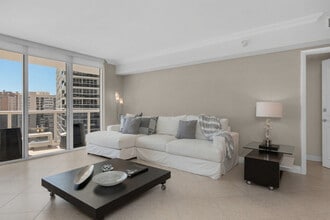 Building Photo - 1830 S Ocean Dr