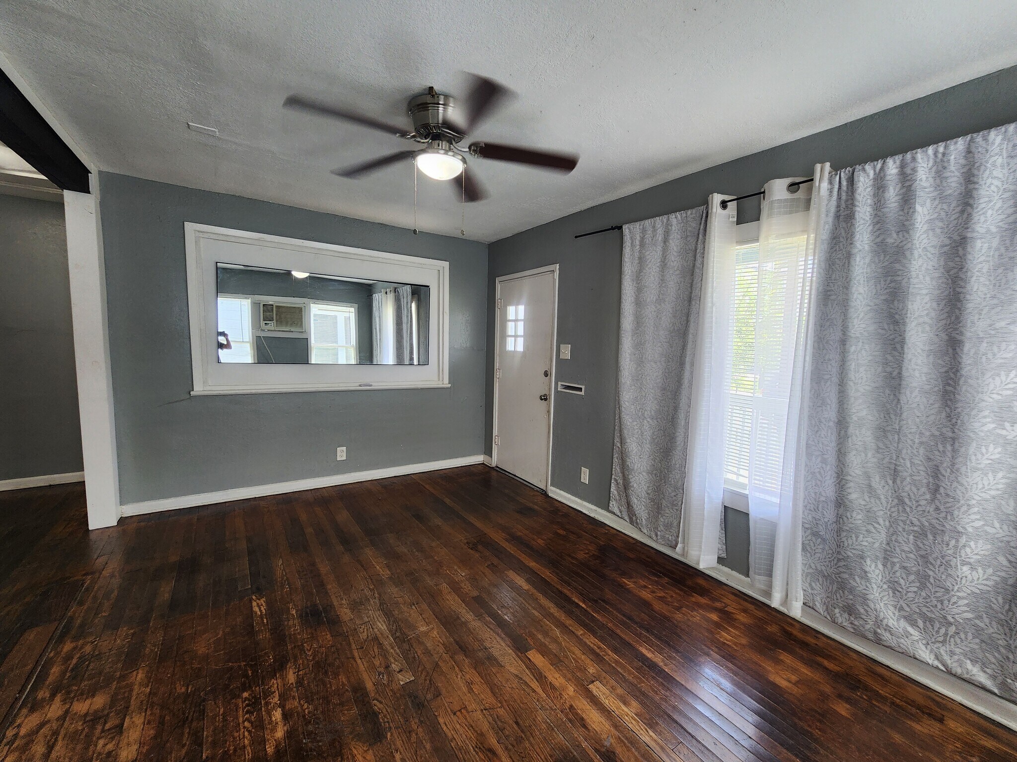 Building Photo - 1427 Hays St