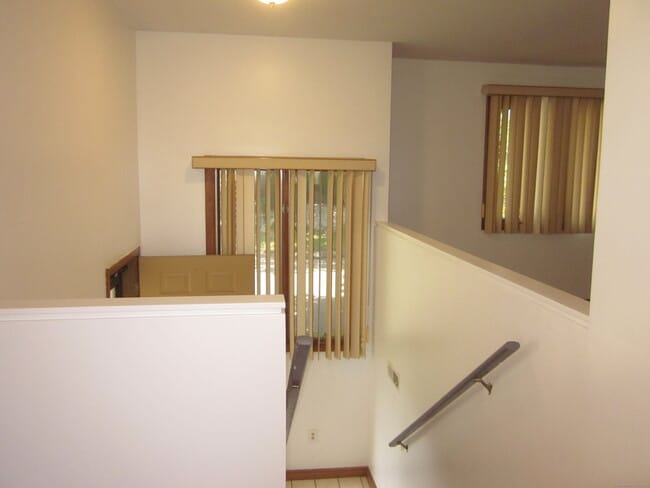 Building Photo - 690 Forest Rd