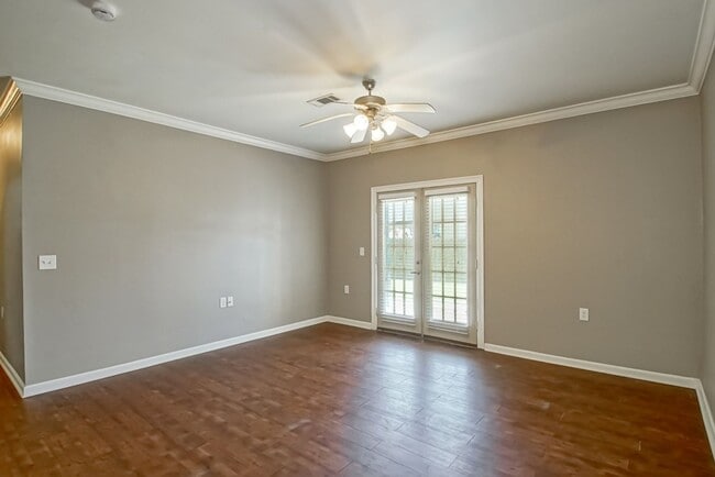 Building Photo - CONDO UNIT IN DENHAM SPRINGS