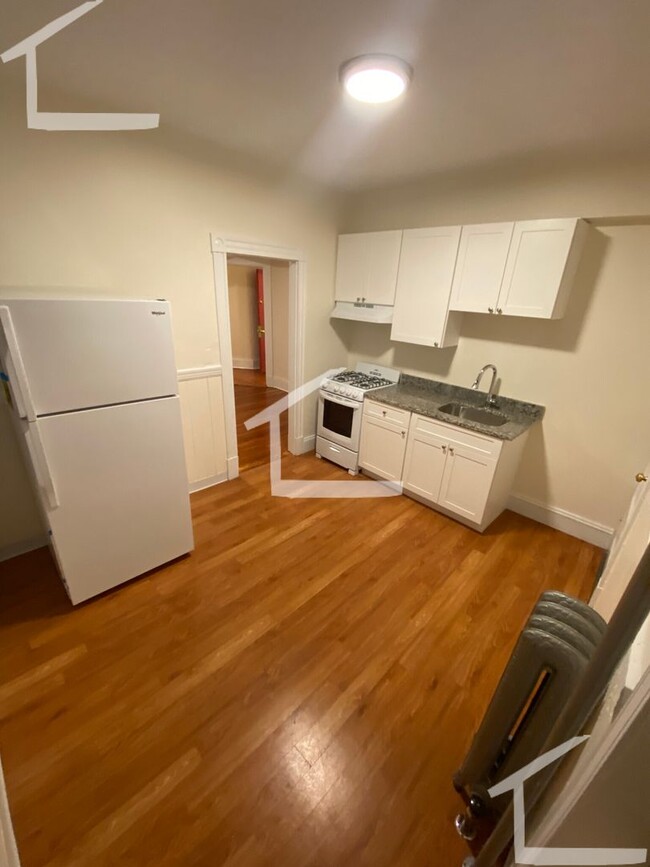 Building Photo - Avl April 1, 1/2 fee - Harvard Sq area 2BR...