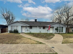 Building Photo - 7528-7528 Thistle Ln