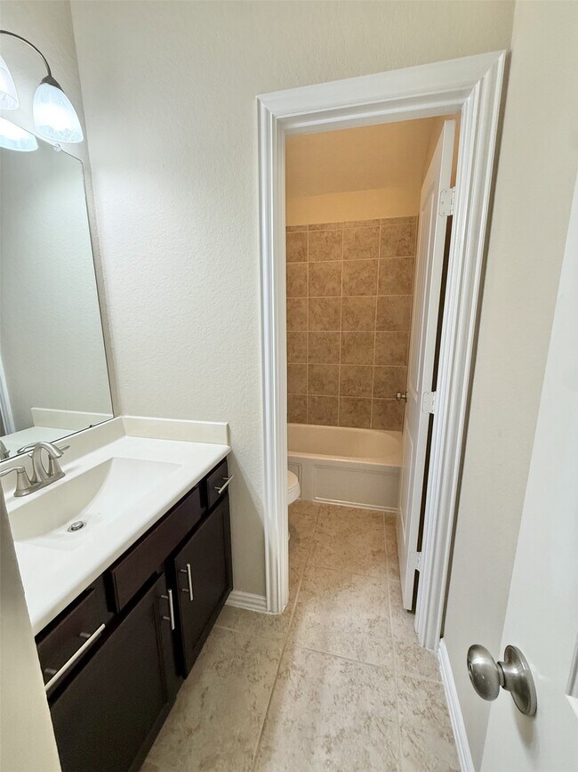 Building Photo - 2704 Camden Hills Ln