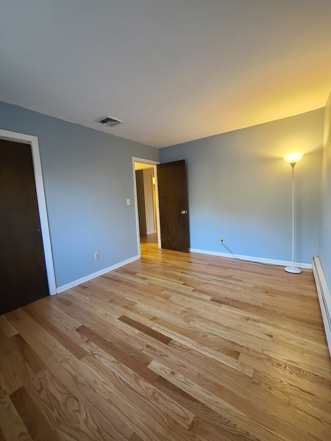 Building Photo - 15 Hoskins Rd