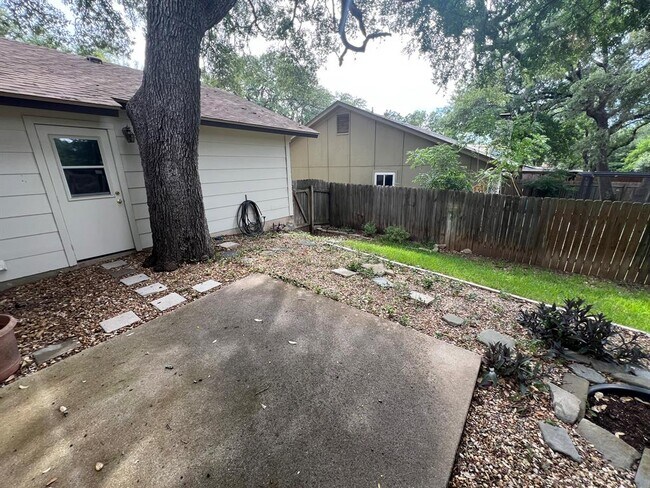 Building Photo - 2514 Redleaf Ln