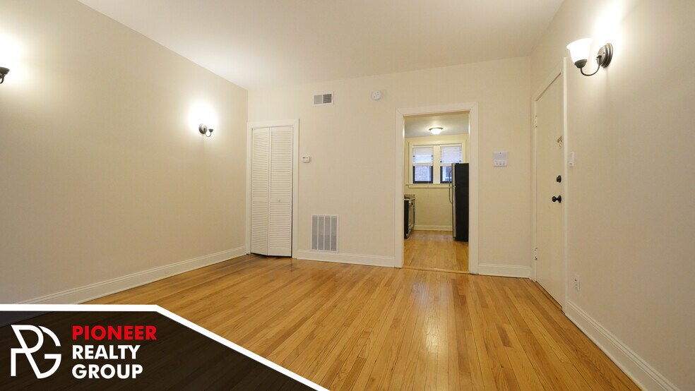 Building Photo - 4032 N Ashland Ave