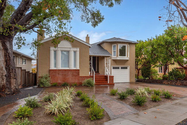 New roof - 430 Hillcrest Blvd