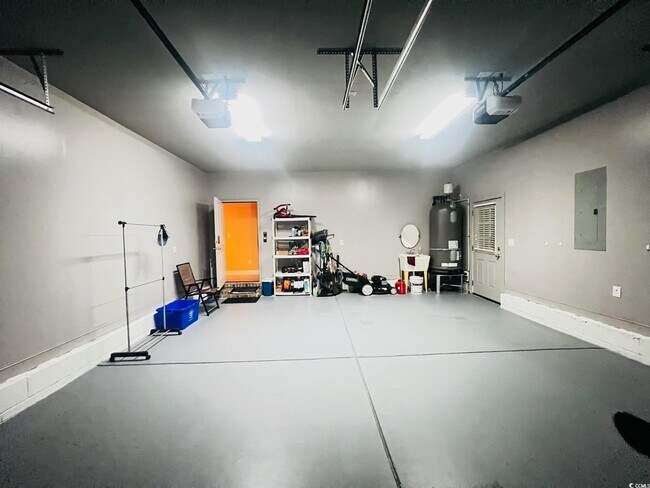 Building Photo - 584 Summerhill Dr