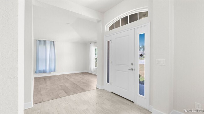 Building Photo - 23 Lone Pine St