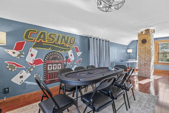 Building Photo - 924 Capital St