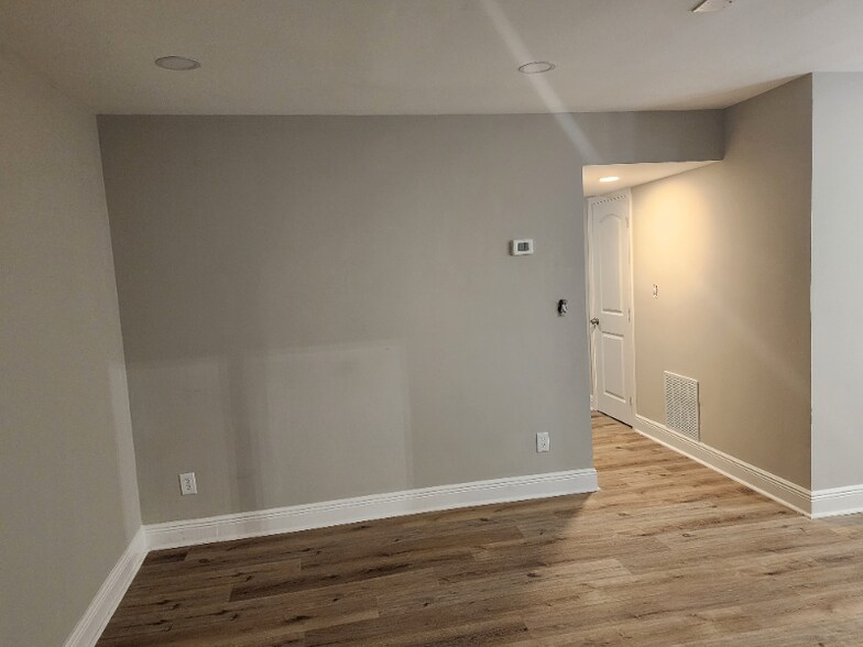 Building Photo - 390 W Lake Ave NW