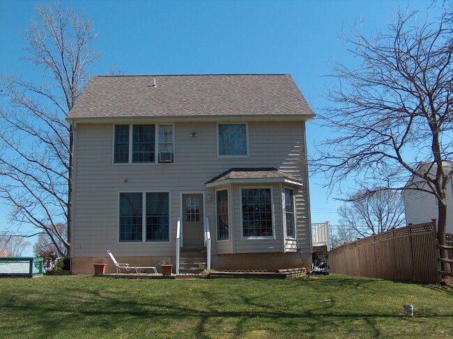 Building Photo - 486 Riverview Dr