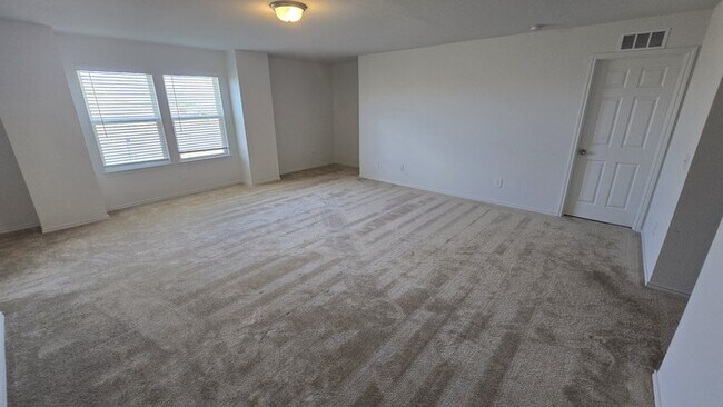 Building Photo - Move-In Special: $500 Off on 2nd Month’s R...