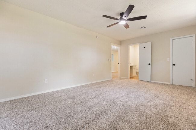 Building Photo - 3325 Del Rancho Rd
