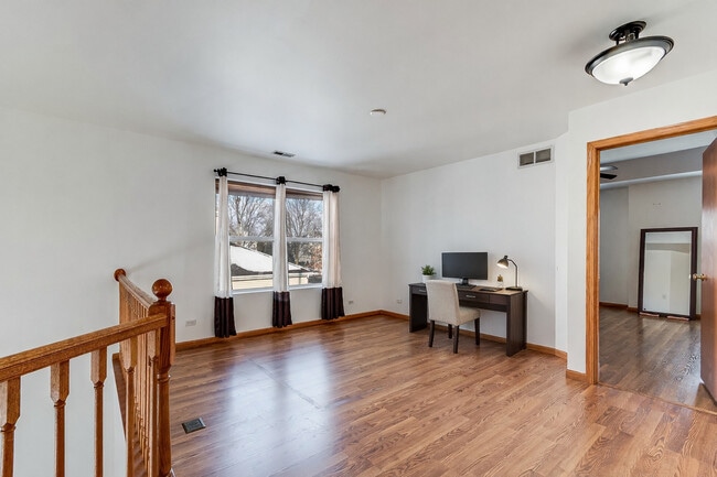 Building Photo - 1544 Suncrest Ln