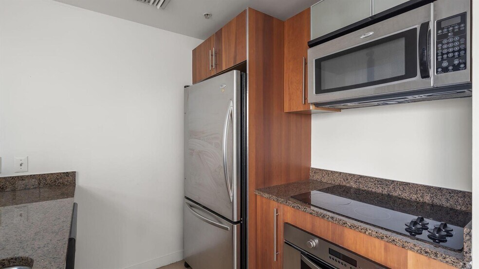 Building Photo - 300 S Biscayne Blvd