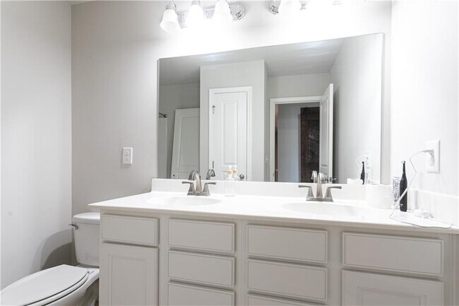 Building Photo - 302 Pebblestone Ln