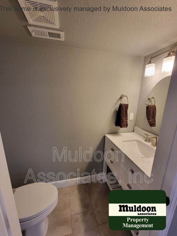Building Photo - 6052 San Mateo Dr