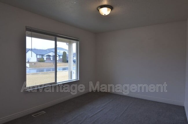 Building Photo - 4044 S Lake Vista Dr