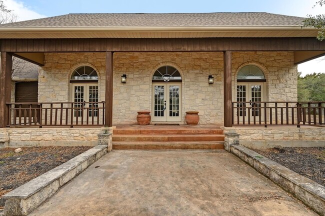 Building Photo - 140 Barton Ranch Cir