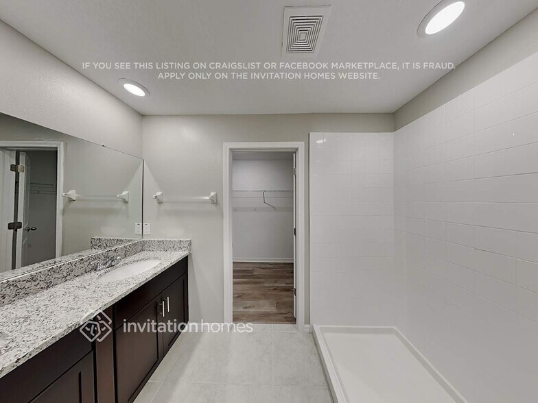 Building Photo - 11942 Miracle Mile Dr