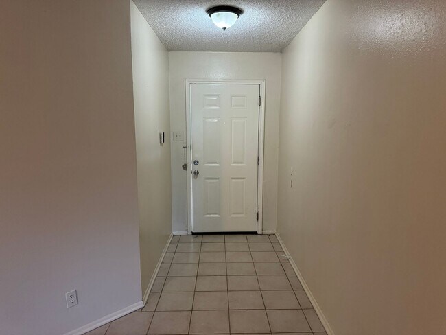 Building Photo - 8251 Sunshine Trail Dr
