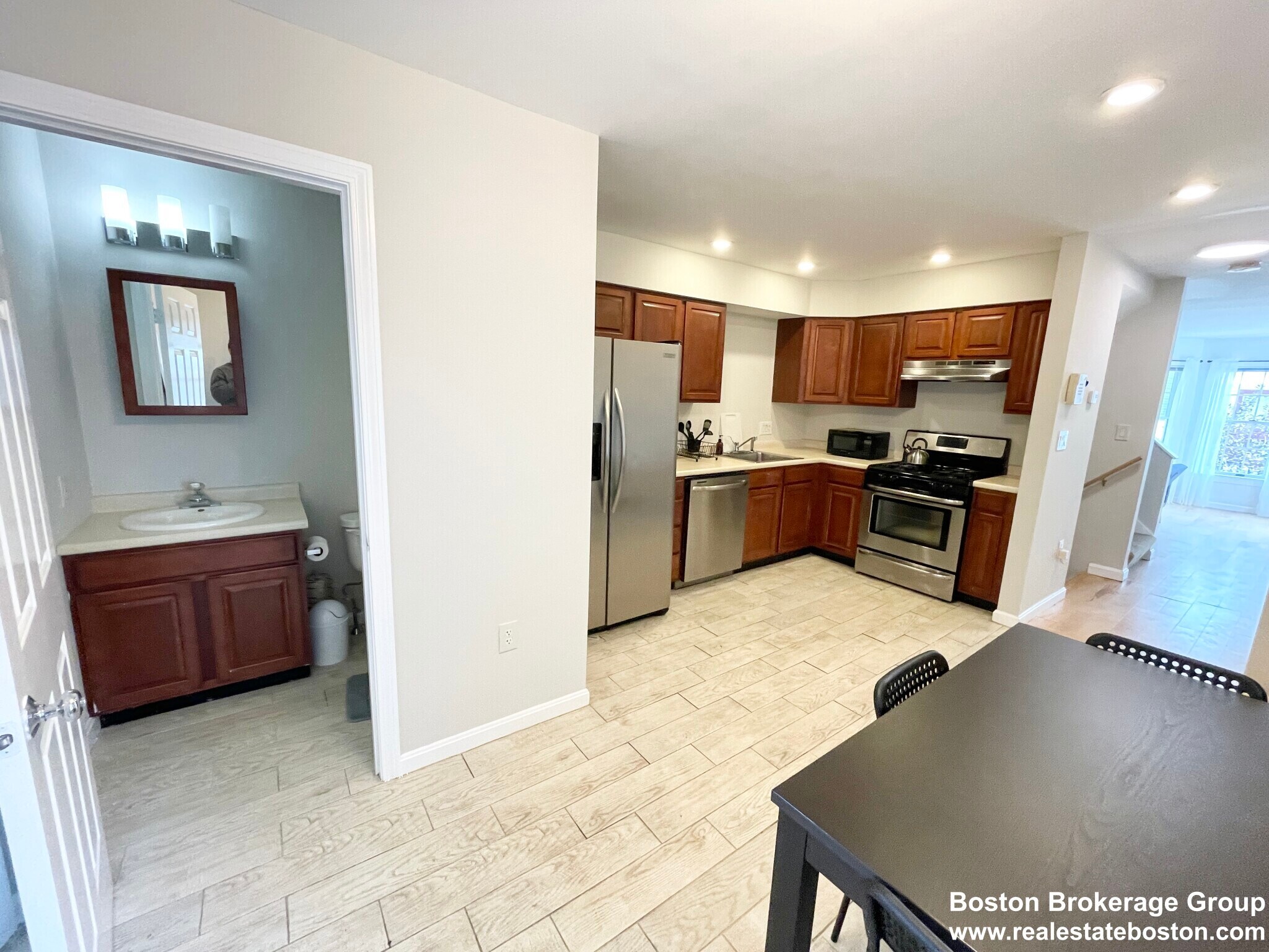 Building Photo - 2 Holden St