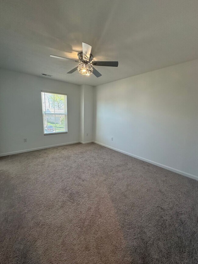 Building Photo - 10520 Vista View Dr