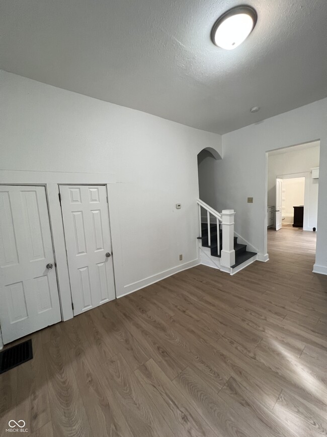 Building Photo - 730 W 9th St