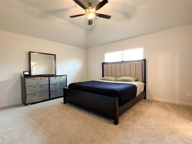 Building Photo - 901 Hedgefield Way