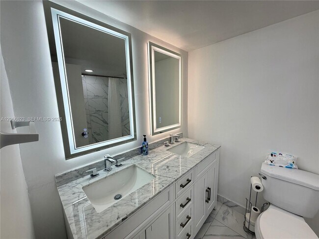 Building Photo - 18031 Biscayne Blvd