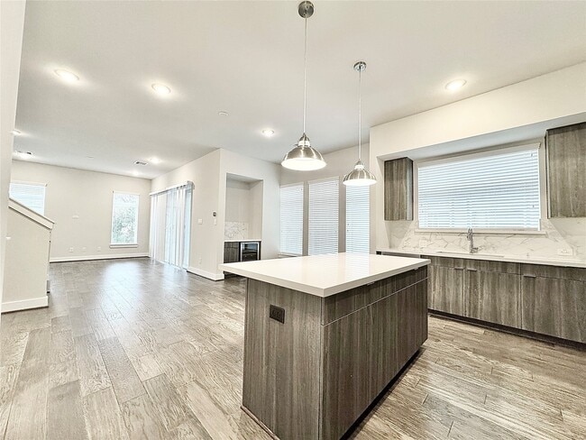 Building Photo - 5815 Fairdale Ln
