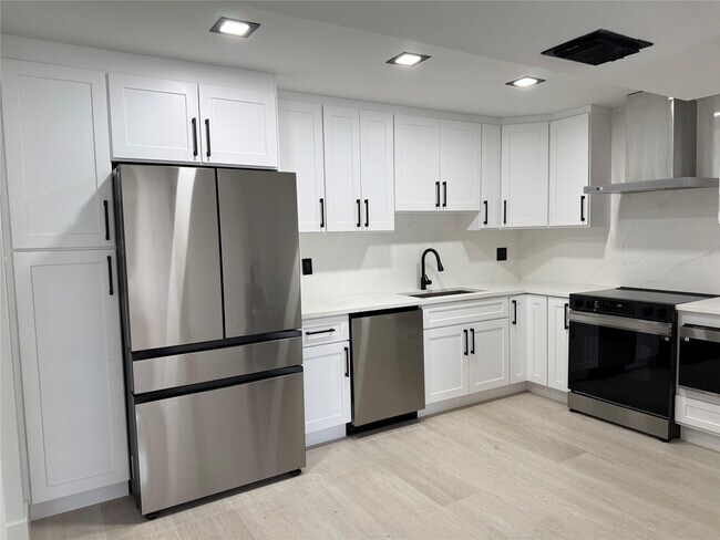 Building Photo - 3010 N Course Dr