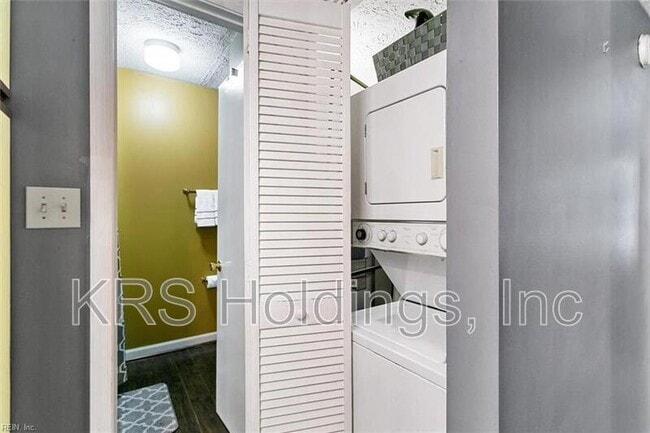 Building Photo - 126 Wells Ct