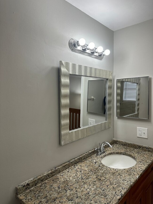 Building Photo - Single Family house in Silver Lakes - Pemb...