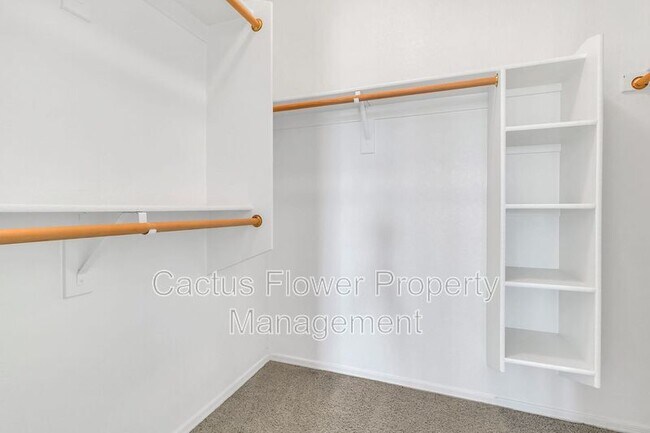 Building Photo - 2524 N Sunrise